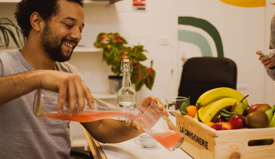 Boissons fraîches servies lors d'un afterwork d'entreprise